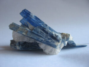 Read more about the article What is Kyanite?