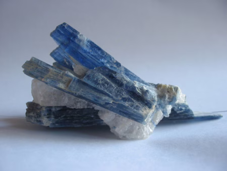 Read more about the article What is Kyanite?