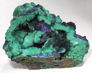 Read more about the article Malachite Magic: How This Vibrant Stone Elevates Your Jewelry Game